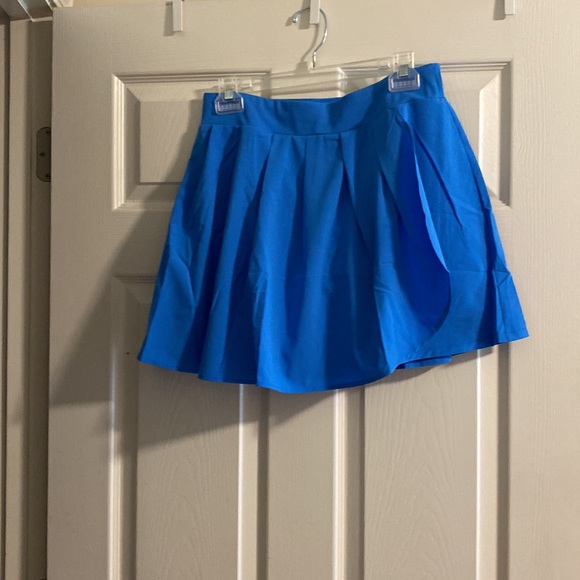 NWT! J Crew pleated athletic skirt! - Picture 4 of 10